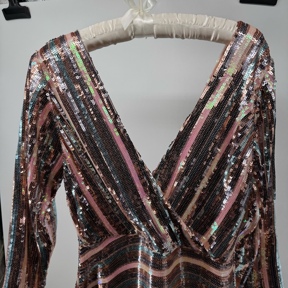 RIXO London Sequin Stripe Wrap Dress Sz SP Rose Gold Long Slv Glam Formal - Picture 4 of 7